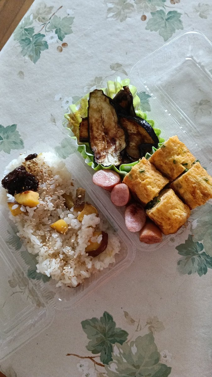 QPChan7's tweet photo. 今日の自分のお弁当🍱

ナスのてりやき🍆
さつまいもご飯🍠
先日買った
奈良の柿奈良漬け

最近ランチも
１０００円じゃ
食べられなくなってきたしね💦 https://t.co/oiLdQEXwta