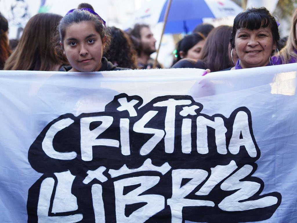 la_campora's tweet photo. A 11 años del primer #NiUnaMenos, volvimos a llenar las calles con la fuerza del feminismo. 

No vamos a naturalizar que nos maten cada 31 horas. Hablamos en plural porque un pedacito de cada una de nosotras está en las compañeras que nos arrebatan todos los días.

La misma justicia patriarcal que desoye a las mujeres y encubre a los violentos tiene secuestrada a Cristina.

Por eso este 3 de junio: Por Agostina. Por Dulce. Por Noelia. Por todas. PAREN DE MATARNOS. LIBEREN A CRISTINA