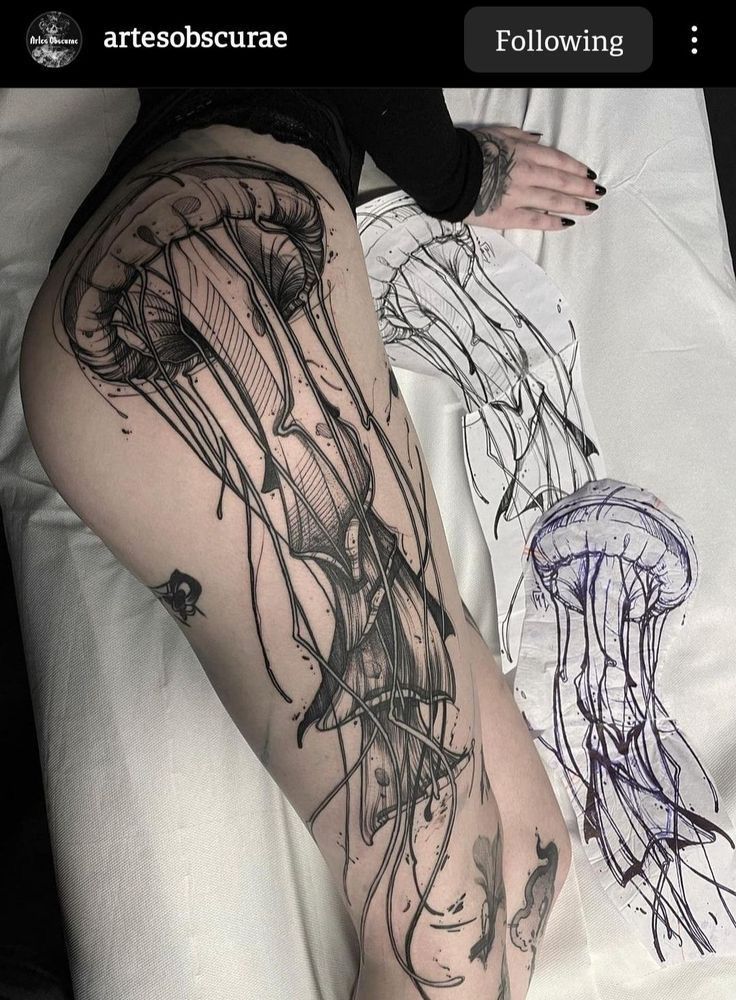 fram3oise's tweet photo. watch me faire tatouer un requin baleine comme la meuf avec la meduse https://t.co/U6dbxlY2bC