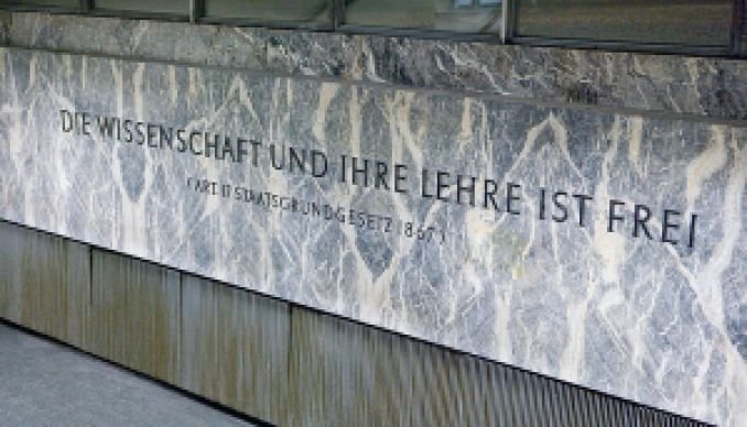 subcountability's tweet photo. @AnnaLeptikon Gleich im Foyer vom NIG steht auch sowas https://t.co/GAkjhnzGc8