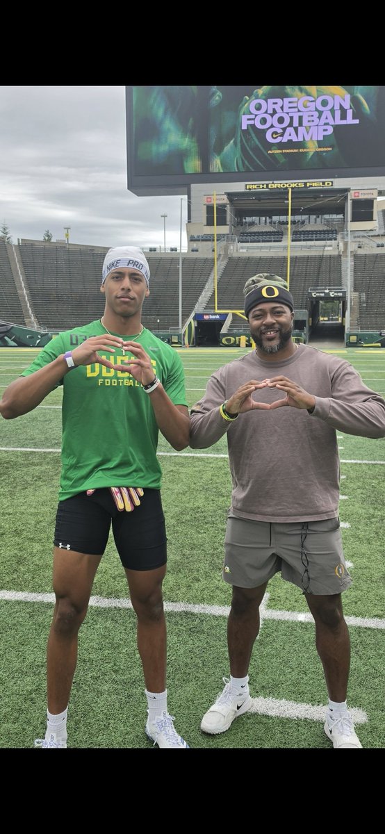 THEREAL_SCOTTYH's tweet photo. 🦆🏈 Oregon Elite Camp 2026‼️The 15yr old playmaker @JayceHalasz1 walks away with an OFFER from the DUCKS afrer another solid camp performance‼️🦆🏈 #AGTG #ScoDucks 🦆🏈 https://t.co/rd1UAF18jm