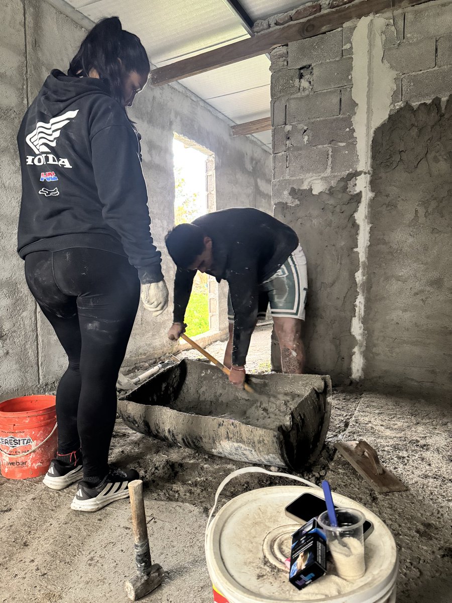 Erilunbdye18's tweet photo. Yo sé el sacrificio que estás haciendo para q tengamos nuestra casita ya no falta nada amor 🥰 ❤️‍🩹 https://t.co/qUzwEyGhcA
