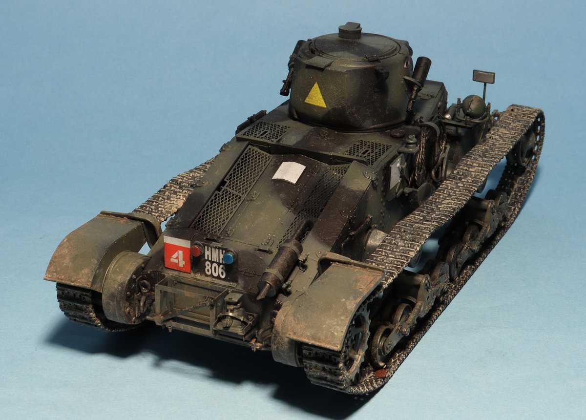Bear2Cos's tweet photo. 歩兵戦車Mk.Ⅰ マチルダⅠ(A11)
推し活に没頭しつつ、やっと完成。（後部のワクにジャッキ台入れ忘れ）
Gecko-Modelsの新キットです。4月下旬に中国から買いましたが、商社経由が入荷してないのはイラン戦争の影響？
マチルダⅠには前期型60両と後期型80両がありますが、前照灯の位置が高い前期型。 https://t.co/xBJw1AmtHy