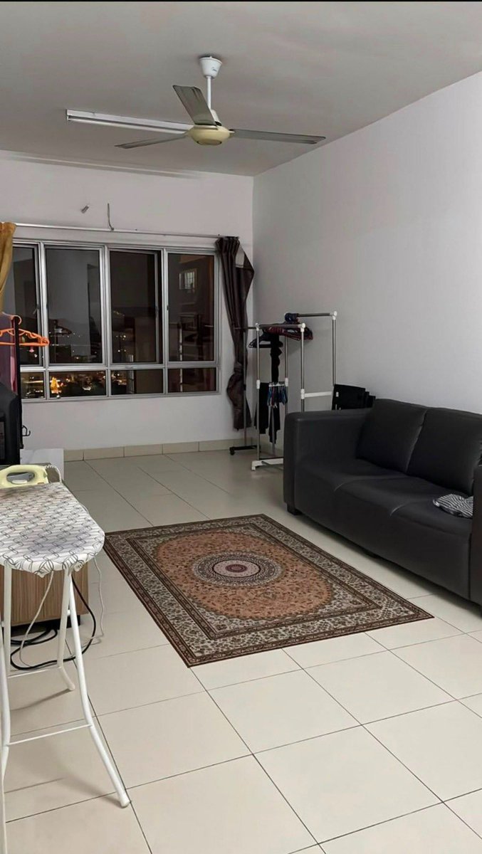 ddadduyaaaa's tweet photo. 🌸 LOOKING FOR *2* FEMALE HOUSEMATES! 🌸
🏠 Mutiara Residence @ Serdang
✅A comfy, fully furnished apartment
🛏️ Unit Details
• 4 bedrooms, 3 toilets
• 1 master bedroom available now! 
💸 Rent: RM215 only!
(if 2 pax RM215 per person) https://t.co/mKz4PlyTDN