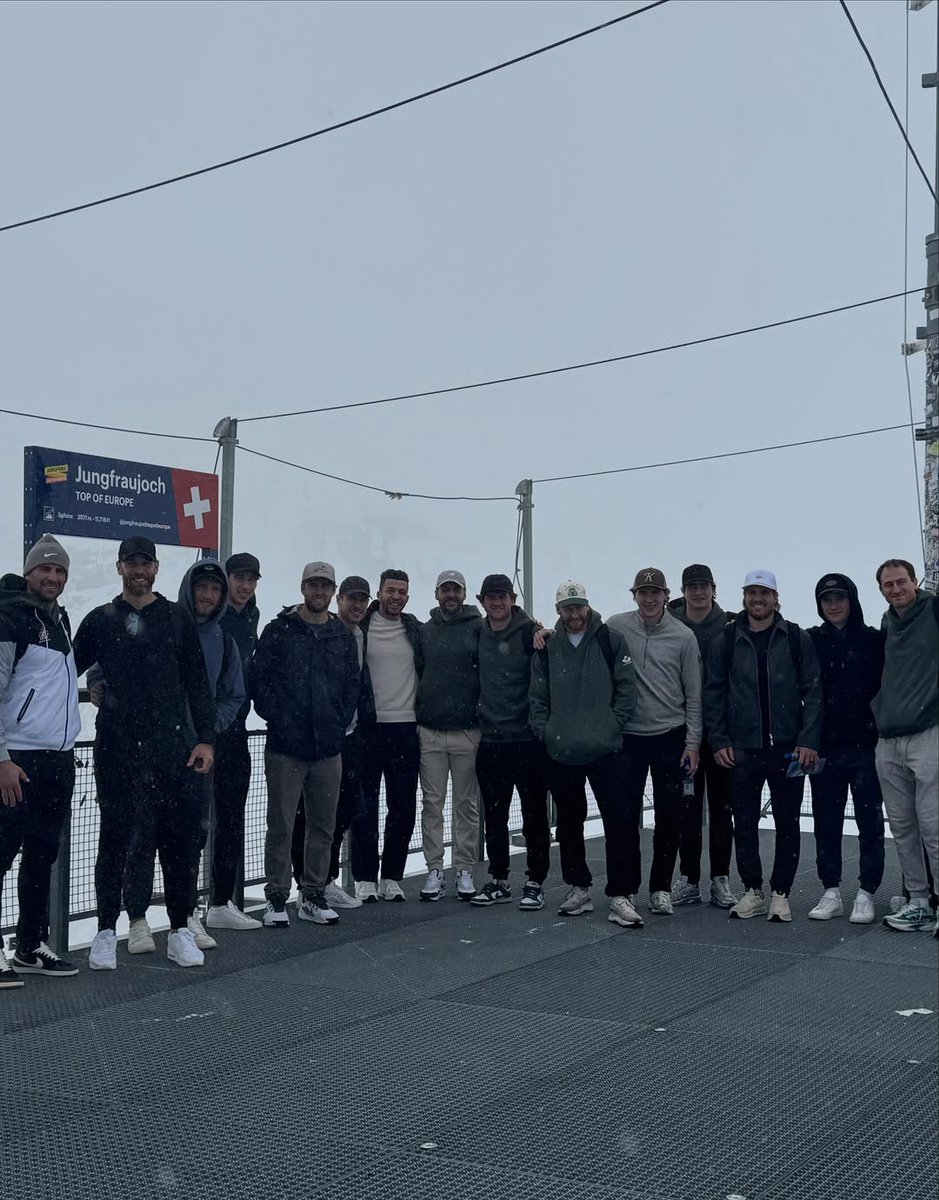 willmackupdates's tweet photo. Newly shared photo of Macklin with his teammates in Switzerland. 🇨🇦 https://t.co/XMbvSP2qtZ