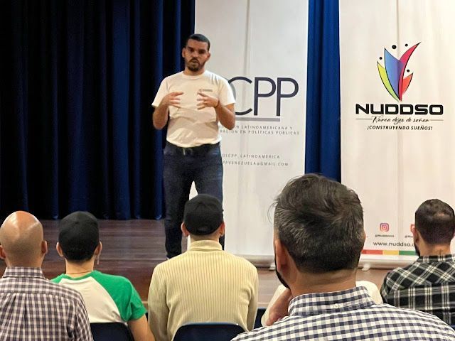 OrgulloLGBT's tweet photo. Presentan informe sobre necesidades de la población LGBTIQ+ en 20 municipios de #Venezuela: Un paso hacia la construcción de ciudades más inclusivas  https://t.co/KaIQOby4Si https://t.co/3KylH4rpFa