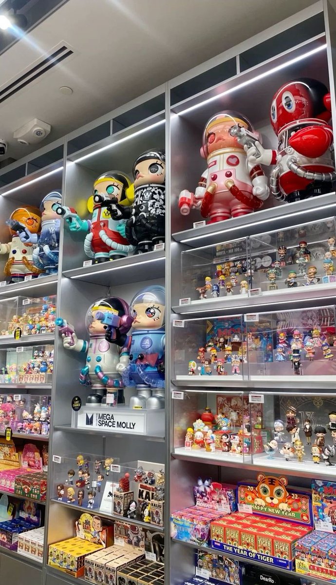 senniret's tweet photo. skz as popmart figures, a thread 🪡 https://t.co/jWdQ8BbKlD