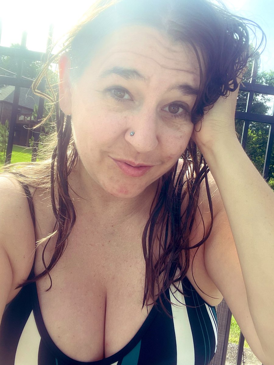 karebear0806's tweet photo. It’s not a hump day pic. But hey! Pool, wet hair, cleavage, bikini… 👙 you understand https://t.co/9akKugpVxc