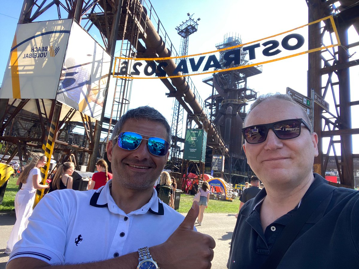 RAdoSkydancer's tweet photo. 👍✅😉 Květnová VIP akce B of B Cars Ostrava v Dolní oblasti Vítkovic v rámci J&amp;T Banka Ostrava Beach Pro byla úžasným zážitkem. Velké poděkování náleží Váženému panu manažerovi Poledníkovi z B of B a mému kamarádovi businessmanovi Tomášovi. 
https://t.co/0JK3QOhmXm https://t.co/3meh1wQLzr