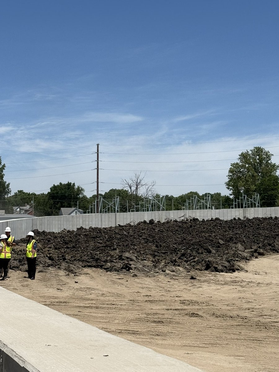 Kenny_Wallace's tweet photo. The St.Louis and Bi State region will get a BIG boost in the world of DIRT Racing. 

THE NEW Bell Claire Speedway in Belleville, Illinois is already one of the nicest DIRT Track facilities in America🇺🇸

The best DIRT / Soil in America has been brought in and the  professionals in the world of DIRT are on it💯

NOTE: Announcements will be made soon, but I can promise you.  The best DIRT racers are involved 🏁

Opening this summer 🏁