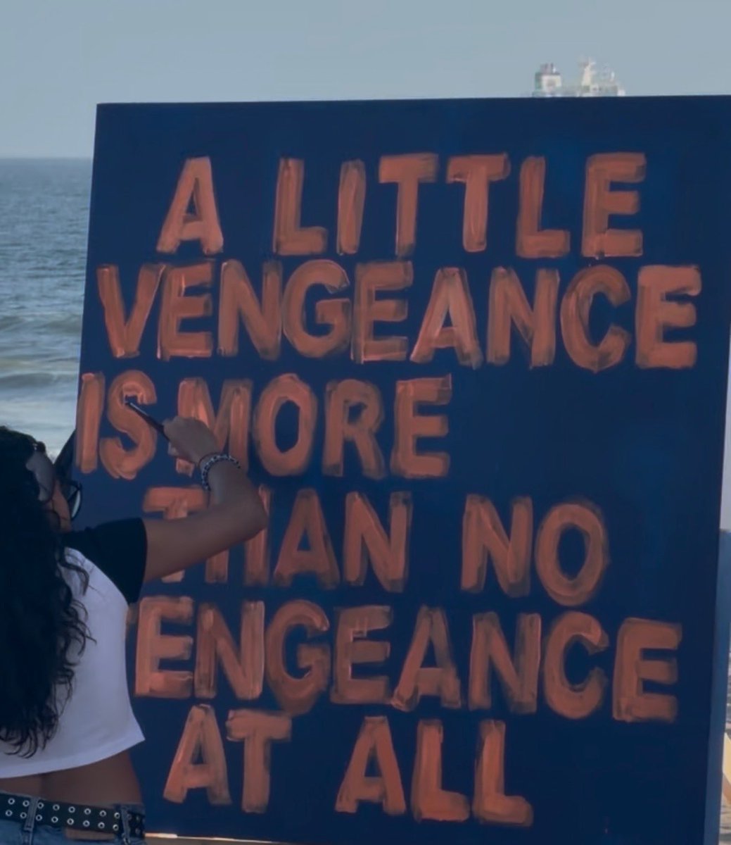 rnbmusic's tweet photo. Jessie Reyez plays her unreleased album for fans at LA beach while she paints a beautiful poem 😭 https://t.co/0QtLULekQ4