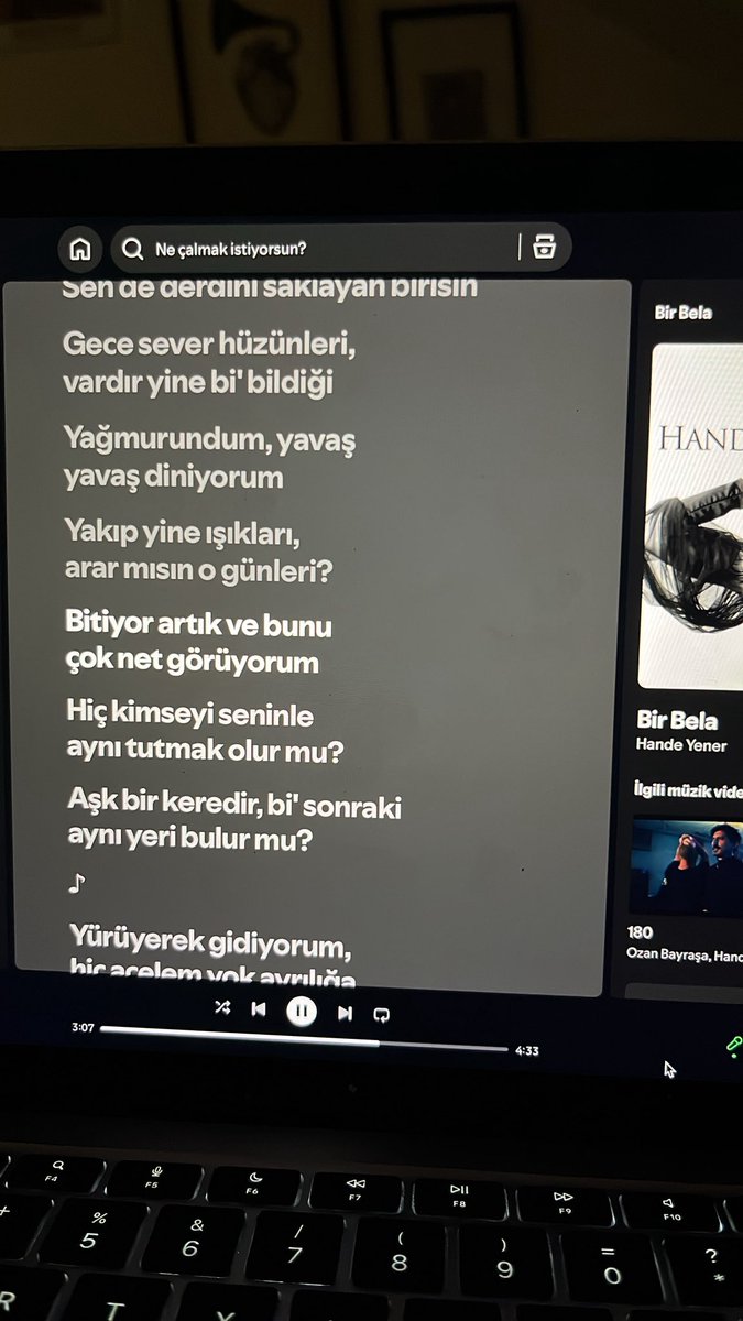 deliceey_'s tweet photo. Sinan abi bu şarkıyı hangi yürekle yazdın gel de bi anlat. https://t.co/1XRi2gkLQi