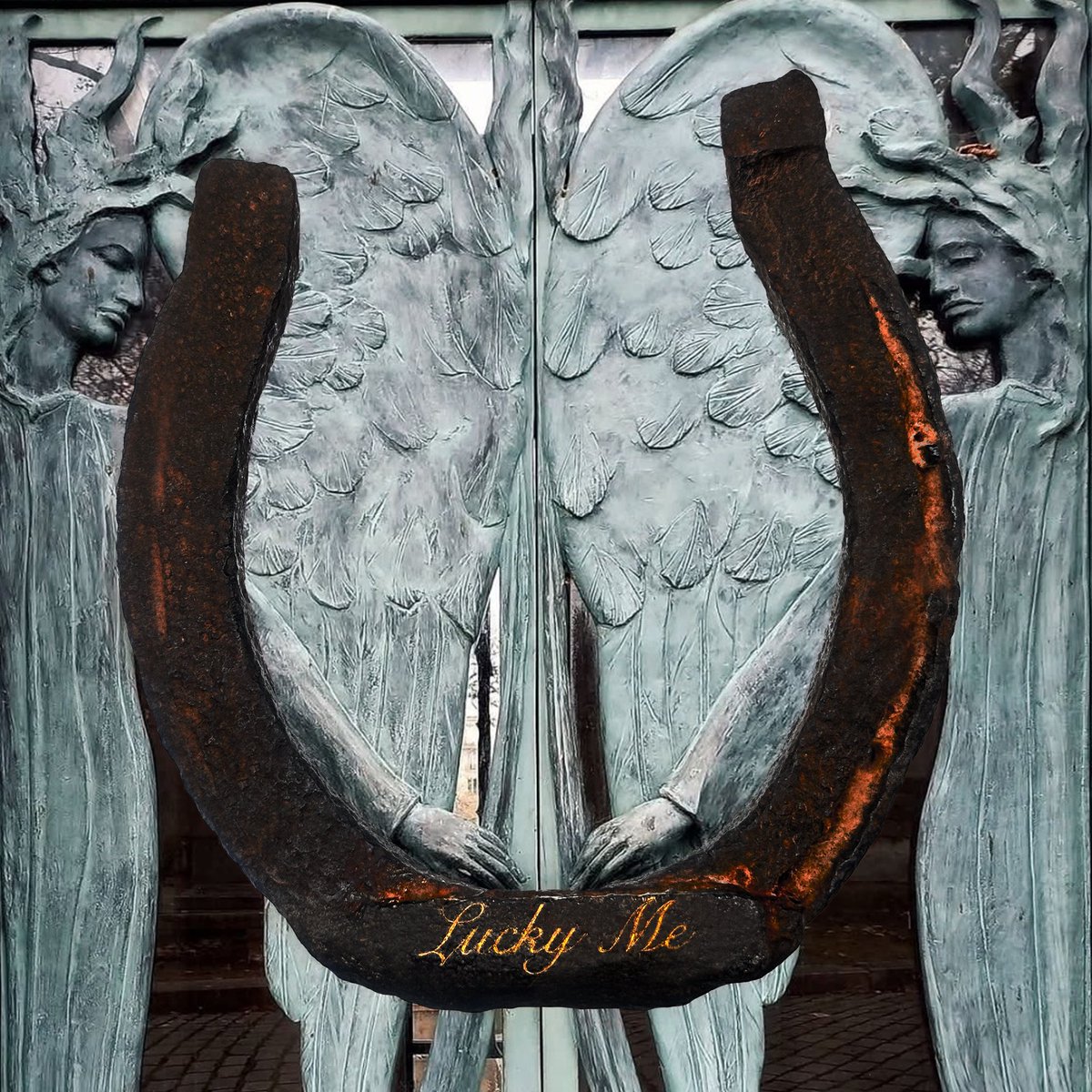 loversneverd1e's tweet photo. old rusty horseshoe engraved and filled with gold paint https://t.co/uwajyWNYhF