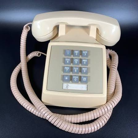 Timoldland's tweet photo. Turns out phones are the dicks here. Casio released the model 14-A in 1957 with the 1 at the bottom. Then in 1963 the TruTone push button phone was released with the 1 at the top. They could’ve stopped all this 60yrs ago. Dicks. https://t.co/gsB9zTznRI