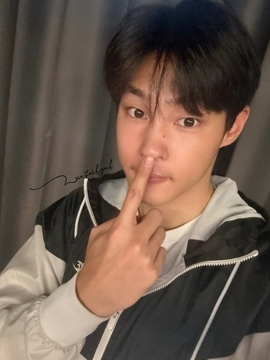 Lauforhyuk's tweet photo. Taehoonie 🥹💛💛 https://t.co/41hYcPwFqB