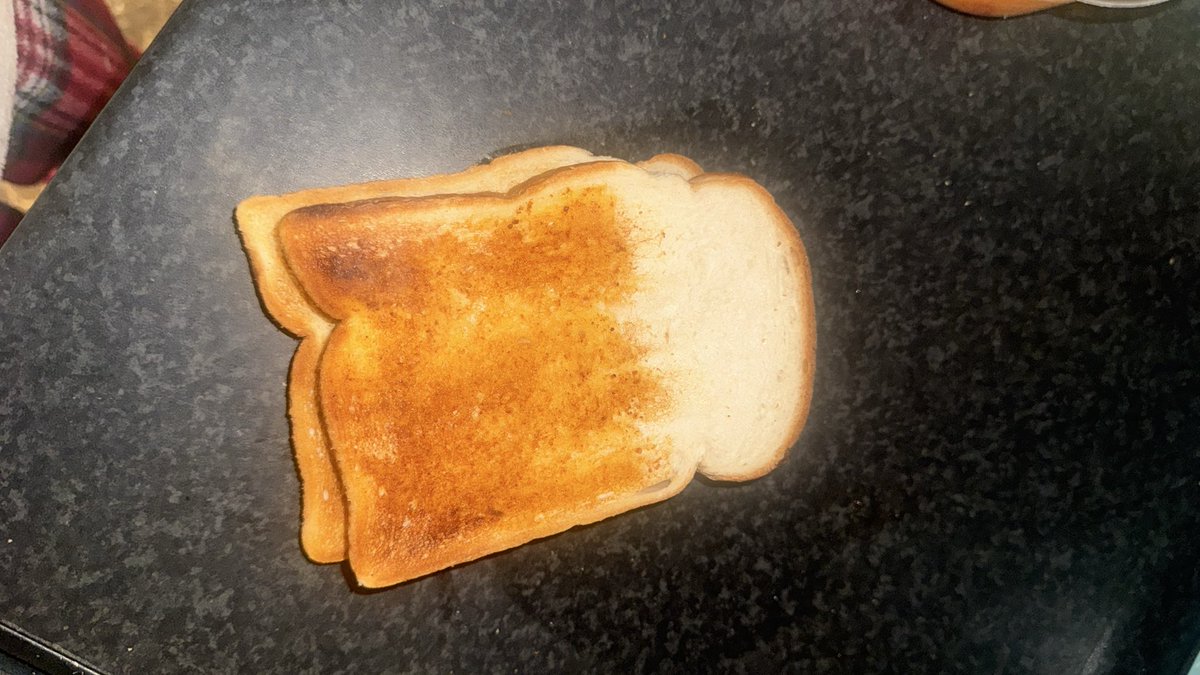 w4ofeee's tweet photo. fuck ass brennans bread to long for my toaster https://t.co/B6IYRFfAtx