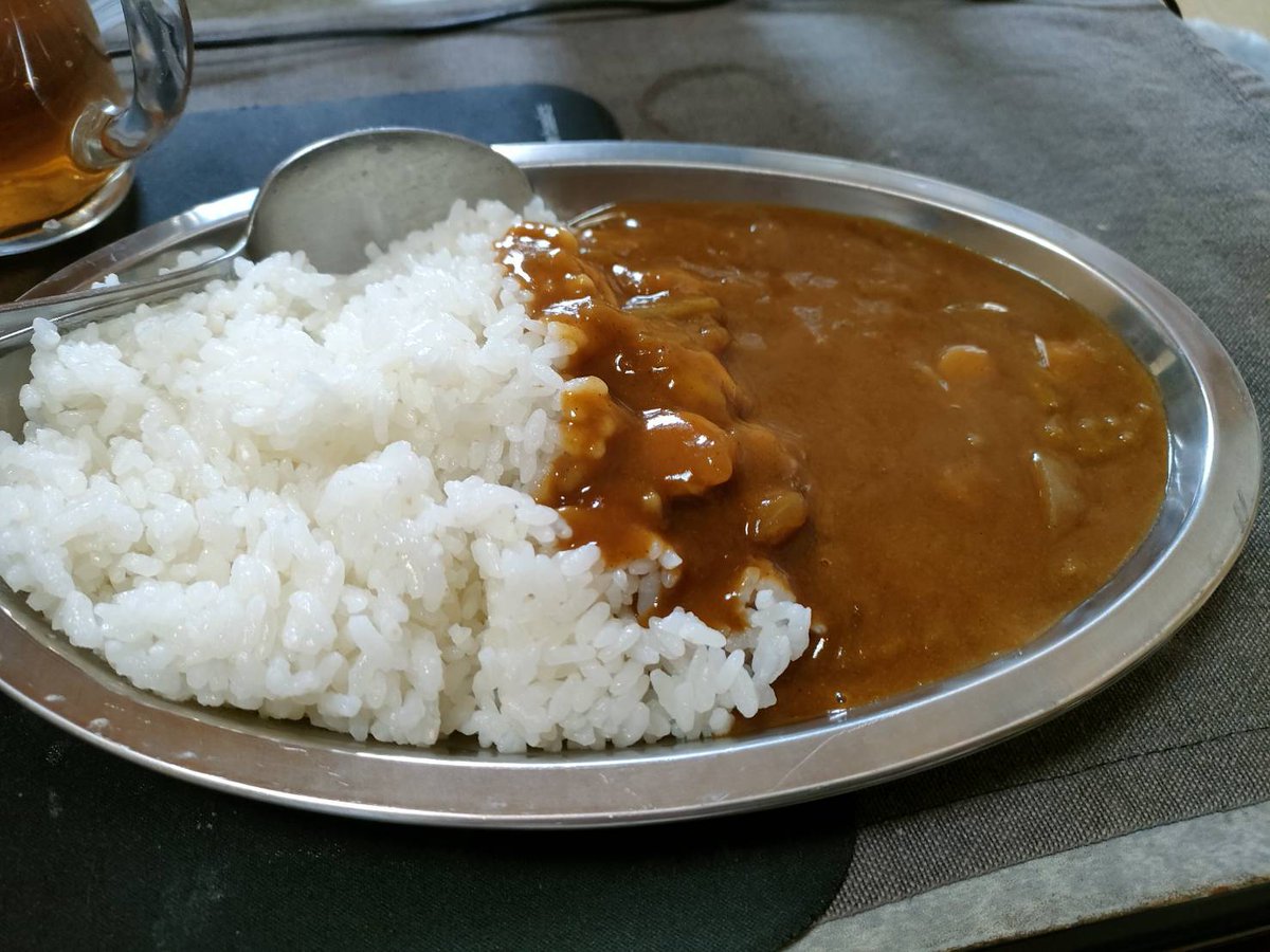 gin9618's tweet photo. おはようさんです
台風一過で綺麗に晴れると思ってたら曇りやね
朝飯は10分カレー😂
キャベツ＆新玉ねぎ＆ソーセージの貧乏カレーです🤣
たけど旨いのよね、ベースはコンソメなんだけど、キャベツも新玉も甘くて😂
給食みたいで良いのよね、超辛いけどね😂
てことで皆様、本日も御安全に🙇‍♀️ https://t.co/2LYWpD4SUp