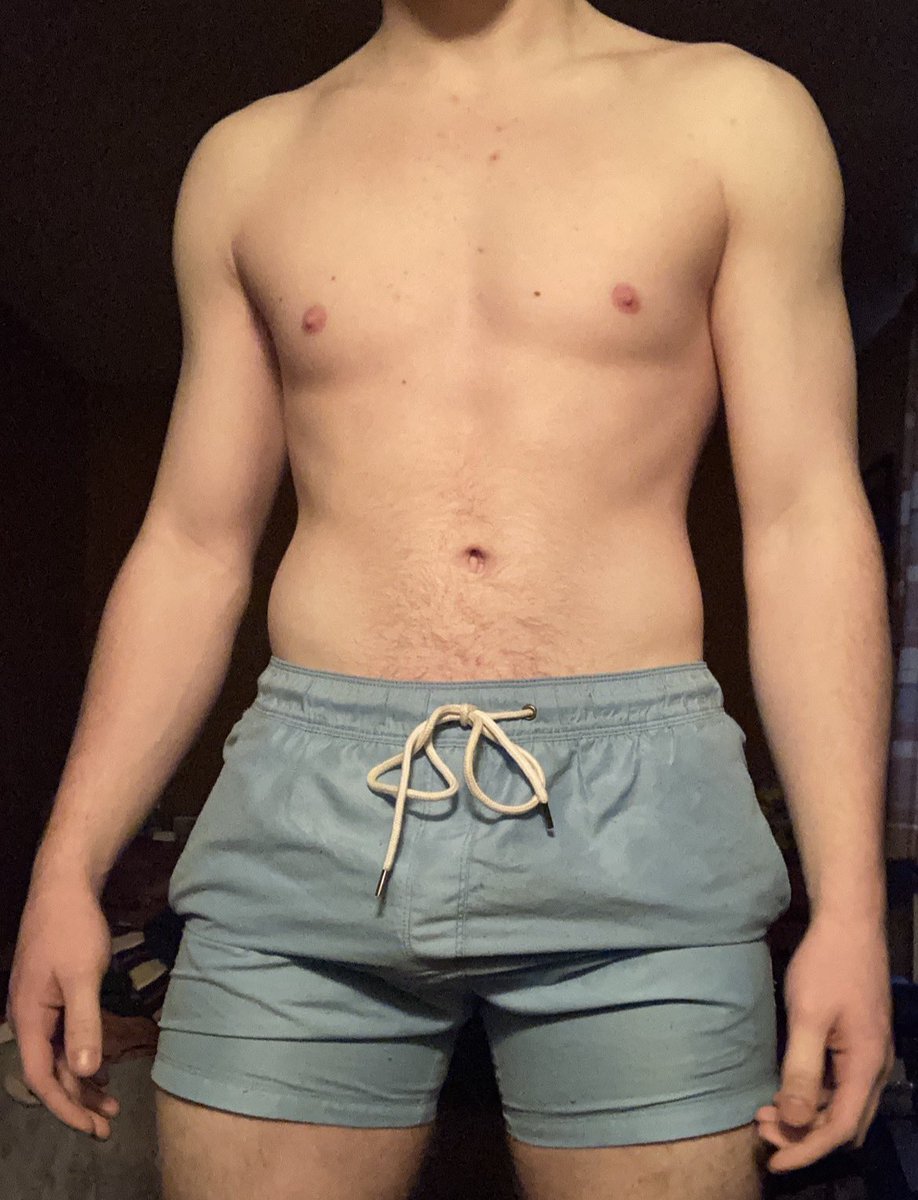 bulking_boy's tweet photo. About time I retire these swim shorts? 😳🐷
https://t.co/Sz1JJfm6dK https://t.co/z8dEmRRPV8
