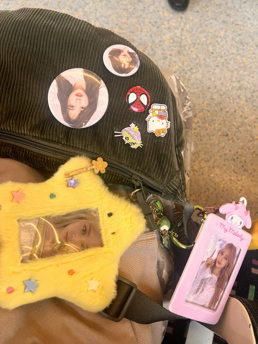 aprilsfoooI's tweet photo. outfit deetsssss 💙💙
#thisisfor_london #twice 💗 https://t.co/9RfvS8K9Ha
