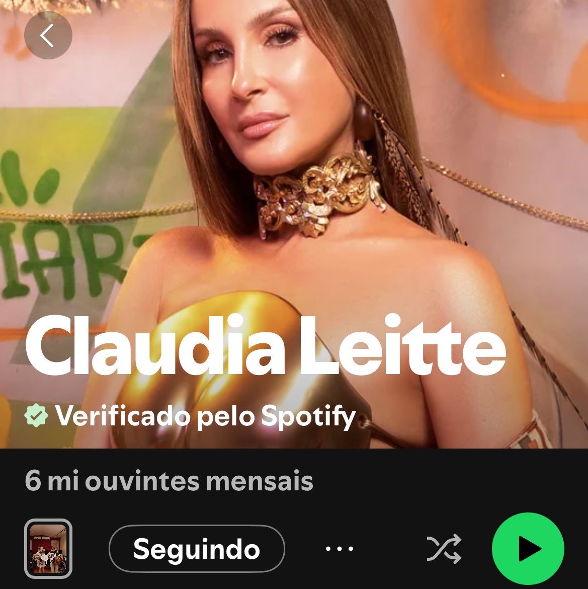 carlat45Ty's tweet photo. Gente, alguém tem notícias daquele fã de Daniela. Que ficava o dia todo postando ouvintes das musas do axé ?? 6 milhões da mãe Claudia! https://t.co/au4UenWj14