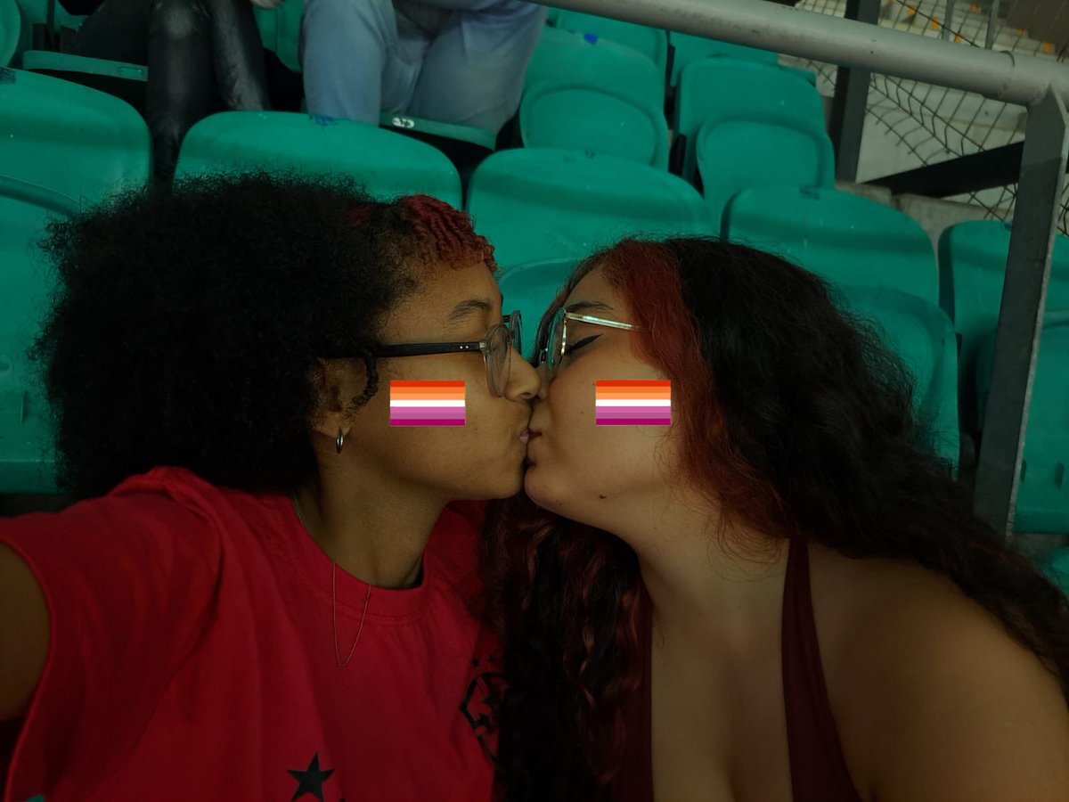 comfortcellore's tweet photo. já que vocês querem falar TANTO, e estão se achando incríveis por apagar sexualidades, aqui está um casal lésbico composto por duas adms pra desejar um feliz mês do orgulho para aqueles que acham que a sigla só tem 4 letras https://t.co/goK9lHiF1U