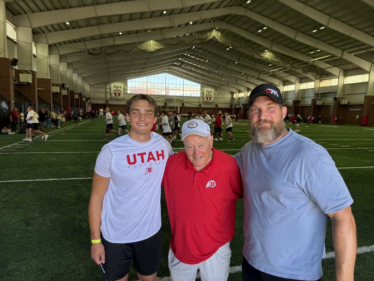 BraydenVoss412's tweet photo. Thank you @Utah_Football and @RSNBUtes for the awesome Elite Camp experience today. Thanks to host coaches @bigfam94 and @CoachNokesDL for the great insight on how to improve my game. Also thanks to the other coaches I got to meet. Excited for a great junior season. 

Also great to meet the first college coach my dad @JVossAZ played for. Coach McBride has left a legacy at the U. 
@CoachGigli @CoachJohnBaxter @J2theGross @J18pete @itsCoachBrooks @Coach_Chiro @AndyKeeler81 @Titus_Mueller