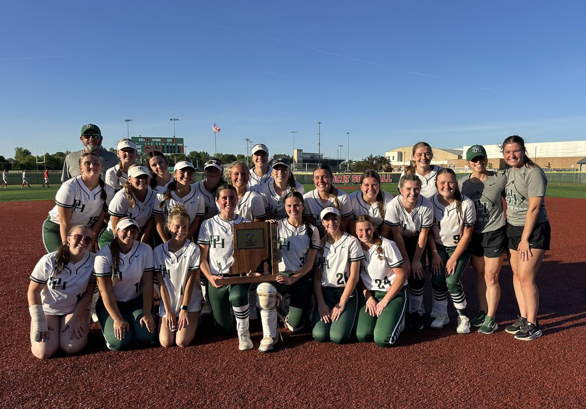 7AubreyFox's tweet photo. Regional Champs!!! So proud of this team for continuing to prove people wrong and to never count us out! Onto semi-state this Saturday at Bedford! @ArabianSoftbal1 @ArmorEliteFox @hunt_Rob https://t.co/JbcymcMClT