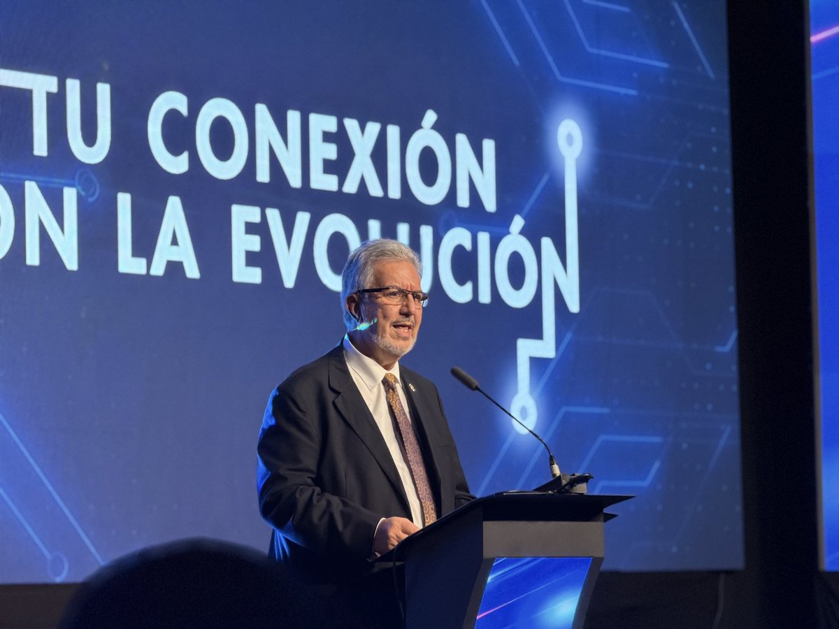 MJusticiaPy's tweet photo. FEPY 2026: Paraguay impulsa oportunidades de negocios, inversión e innovación

El ministro de Justicia, Rodrigo Nicora, acompaña al presidente de la República, Santiago Peña, en la FEPY 2026 – Feria Empresarial del Paraguay, uno de los principales encuentros del sector productivo nacional.

La feria reúne a empresas, emprendedores, inversionistas e instituciones nacionales e internacionales en un espacio diseñado para fortalecer alianzas estratégicas, promover la innovación y generar nuevas oportunidades de desarrollo para el país.

#GobiernoDeParaguay