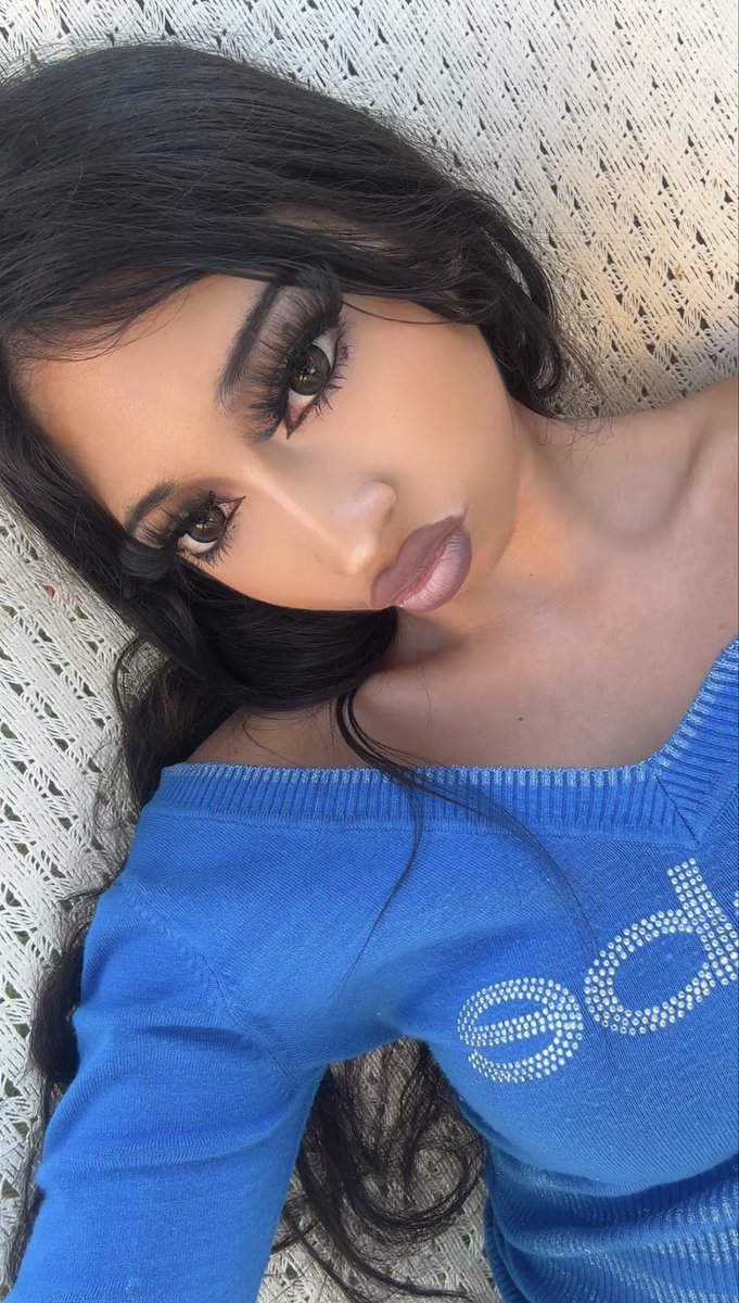 ur dream girl tweet media