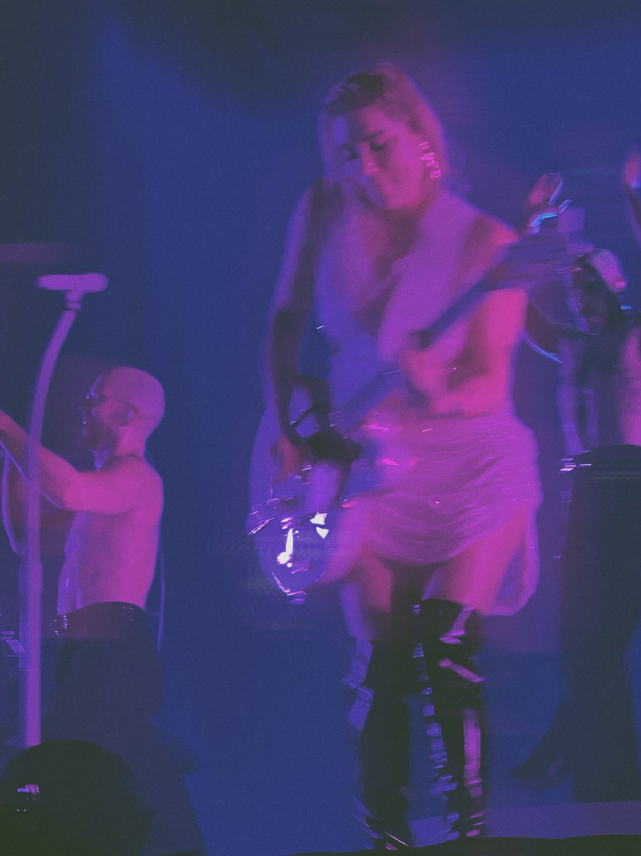 suspectcelery's tweet photo. That’s mother the guitar queen https://t.co/tWPp5QDcGB