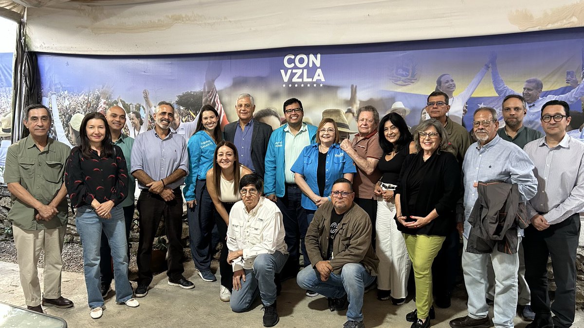 VenteMiranda's tweet photo. ¡Miranda se organiza para la transición! 

Hoy se constituyó el Consejo de Gestión Pública del estado. Un equipo enfocado en diseñar las políticas públicas que devolverán la eficiencia, la libertad y la calidad de vida a nuestra gente https://t.co/Do7JBwNIpN