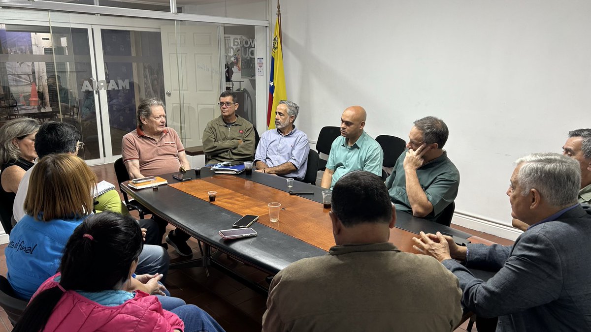 VenteMiranda's tweet photo. ¡Miranda se organiza para la transición! 

Hoy se constituyó el Consejo de Gestión Pública del estado. Un equipo enfocado en diseñar las políticas públicas que devolverán la eficiencia, la libertad y la calidad de vida a nuestra gente https://t.co/Do7JBwNIpN