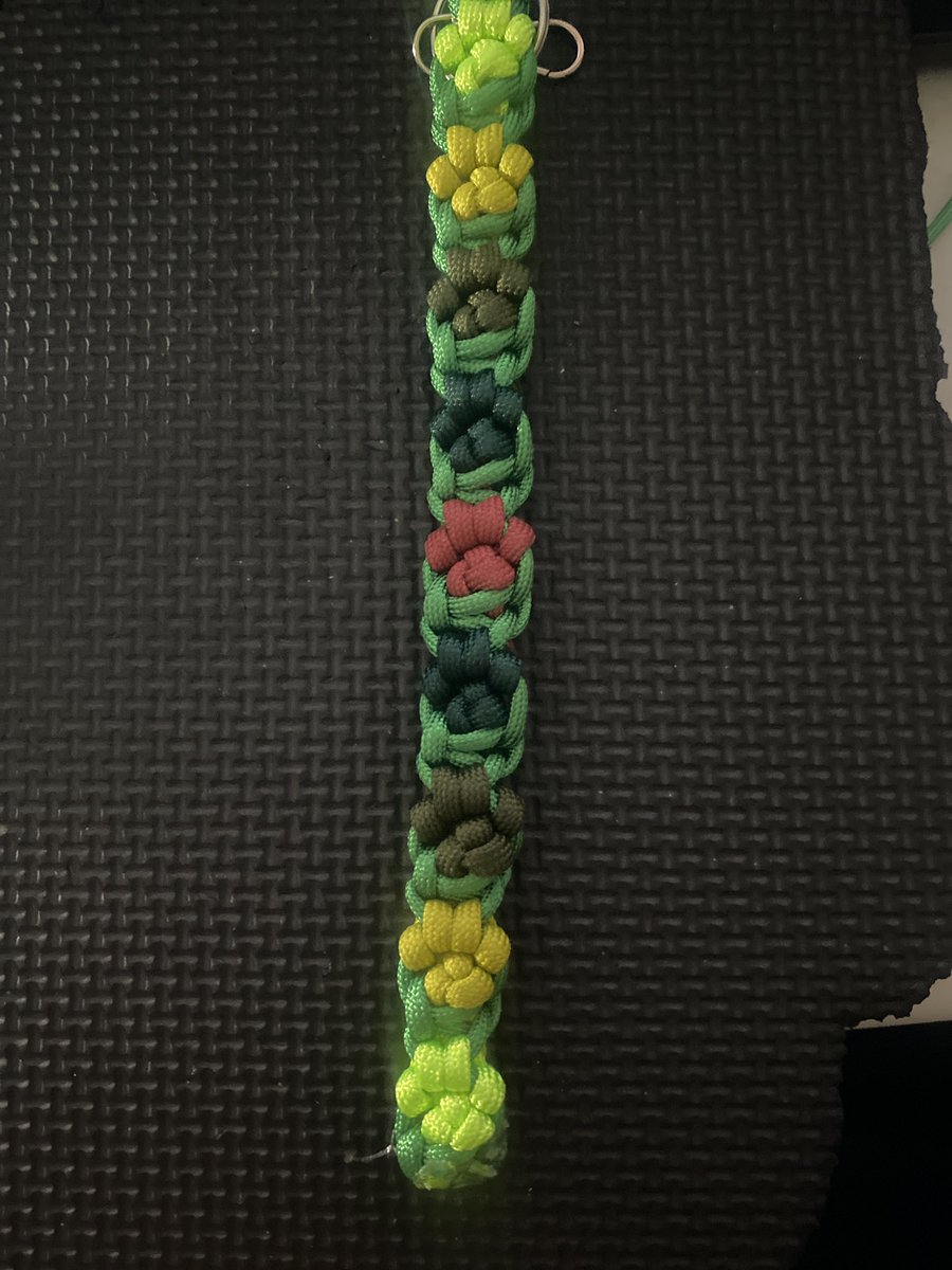 Slate0341's tweet photo. Paw keychain based on current circumstances 💚💚💚💚 @lavandark https://t.co/bbLaHgpSTb