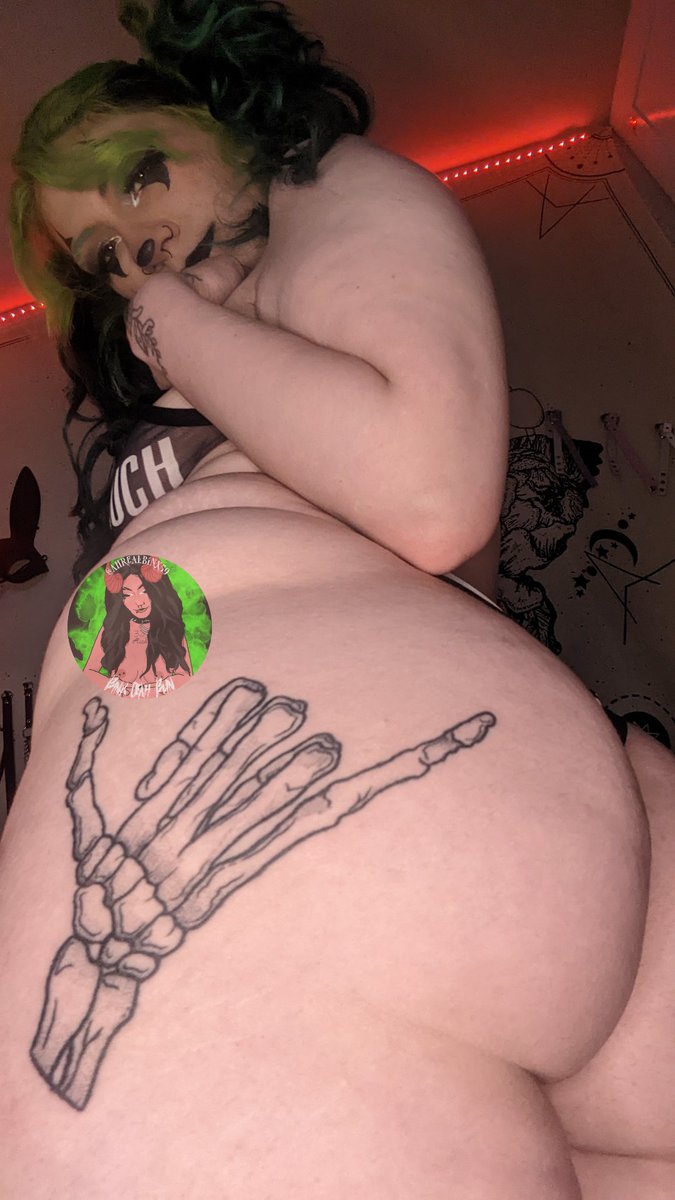 AhRealBinx59's tweet photo. Lil clown jiggles for hump day~

Did my whinsy arouse you? CLOWN TAX, $5 RN! https://t.co/jsyxu30mEn