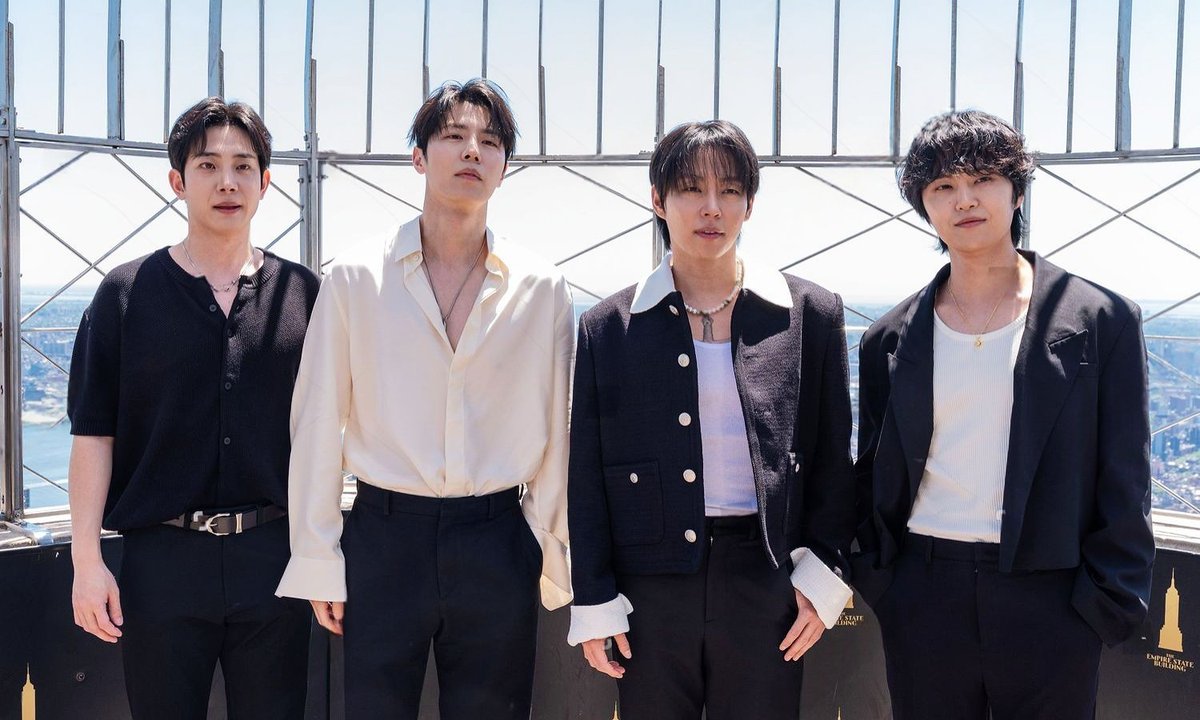 woosungdocs's tweet photo. [260603] The Rose at the Empire State Building today https://t.co/SC2alHBp48