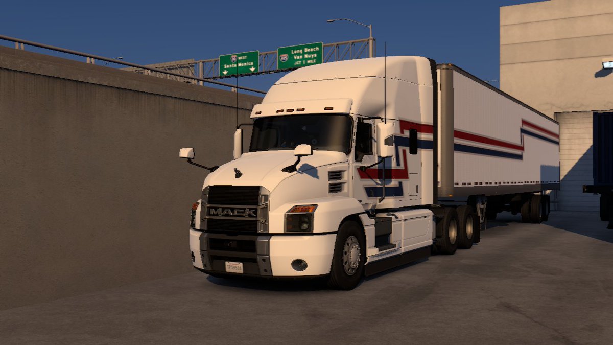 realVicTorres02's tweet photo. Los Angeles to Blythe to begin the Thursday runs this morning with Surf taking 44,092 lb of Pelleted Animal Food. 🚛

@SCSsoftware
#AmericanTruckSimulator
#ATS
#BestCommunityEver
(Part 1) https://t.co/huzdD1TWg7
