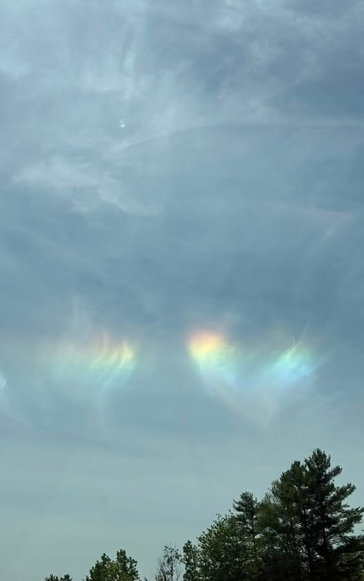 Mysongshari's tweet photo. #likethis #fb #IthinkSoonastheycomeClosertoEarth #theywillCovertheEarthinCloudColor #alsootherthingsmovingclosertoearth #checkout #dreams #3dod #GodhasGiven #revelation12bnext #anotherwonderappearedintheSky #giantfieryreddragon #matthew12 #signofjonah #3d3n #john #prepyourhearts https://t.co/Ctfjh4PKcR