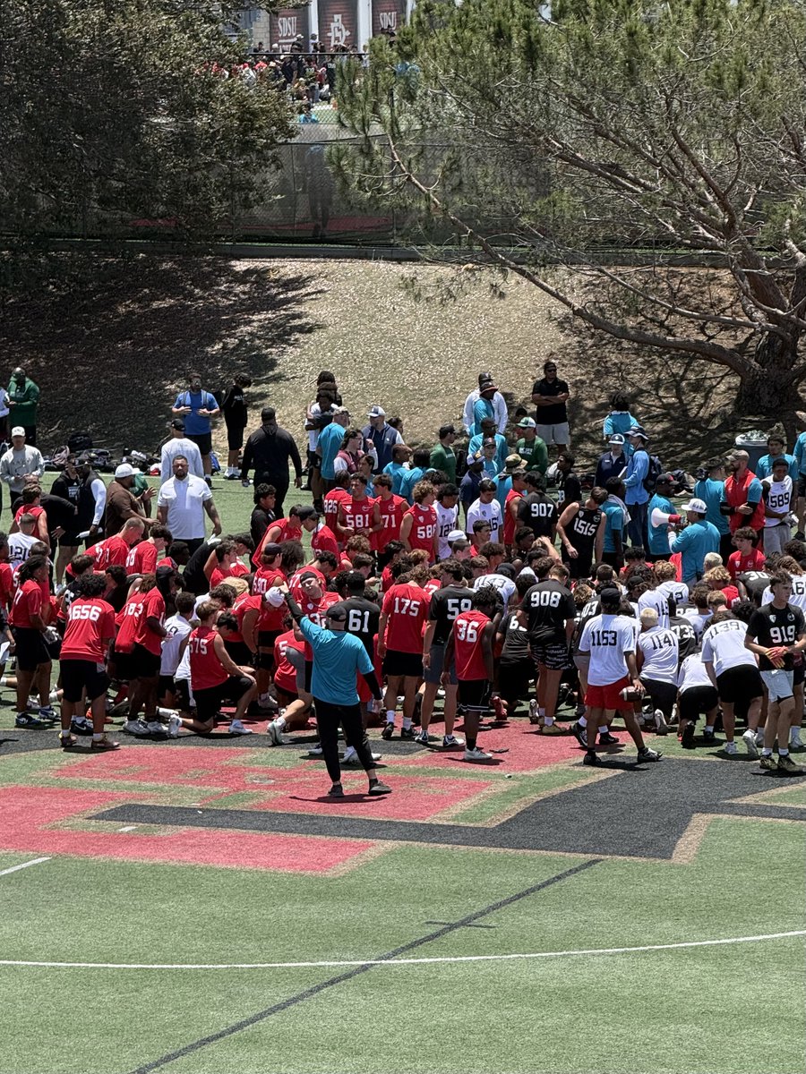 JamesMunro_K9's tweet photo. Thanks @AztecFB for putting on this great camp great meeting so many of you and good to see @CoachBobbyJay and coaches from @calpolyfootball I had a PR in Broad Jump 9'4" - https://t.co/zPg8dPzMgr