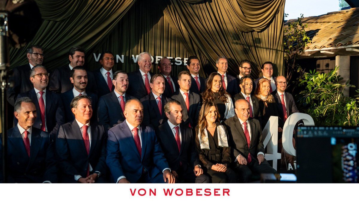 VWySOficial's tweet photo. Celebramos 40 años de crecimiento, evolución y consolidación.

Con motivo de nuestro 40.º aniversario, reunimos a más de 1,000 clientes, colegas, amigos y aliados en una velada muy especial para conmemorar cuatro décadas de historia, confianza y colaboración.

Este aniversario nos invita a reconocer el camino recorrido, agradecer la confianza de nuestros clientes y celebrar las relaciones que han acompañado el desarrollo de Von Wobeser y Sierra.

A lo largo de estos 40 años, hemos crecido junto con nuestros clientes, evolucionado frente a nuevos retos y consolidado una forma de ejercer el derecho basada en la excelencia, la colaboración y la visión de largo plazo.

Gracias a todos quienes han formado parte de esta historia y nos acompañan en esta nueva etapa.

#VonWobeserYSierra #40Aniversario #ExcelenciaLegal #EquipoVonWobeserYSierra