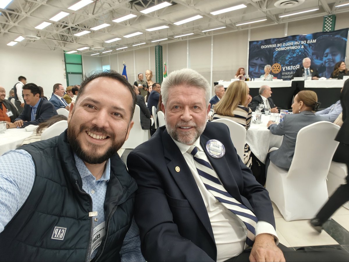 cesar1985's tweet photo. Gran encuentro con empresarios comprometidos con México y con las causas sociales que transforman comunidades.

Un gusto acompañar a mi amiga y alcaldesa @AlessandraRdlv  quien compartió los resultados del modelo de gobierno que hoy distingue a la Alcaldía Cuauhtémoc.

Cuando se gobierna pensando en las personas y devolviendo el poder a la ciudadanía, el cambio se nota. Cada vez son más quienes respaldan este proyecto de transformación. 💙🇲🇽 

#ResultadosConValor #Ciudadania #RotaryClub