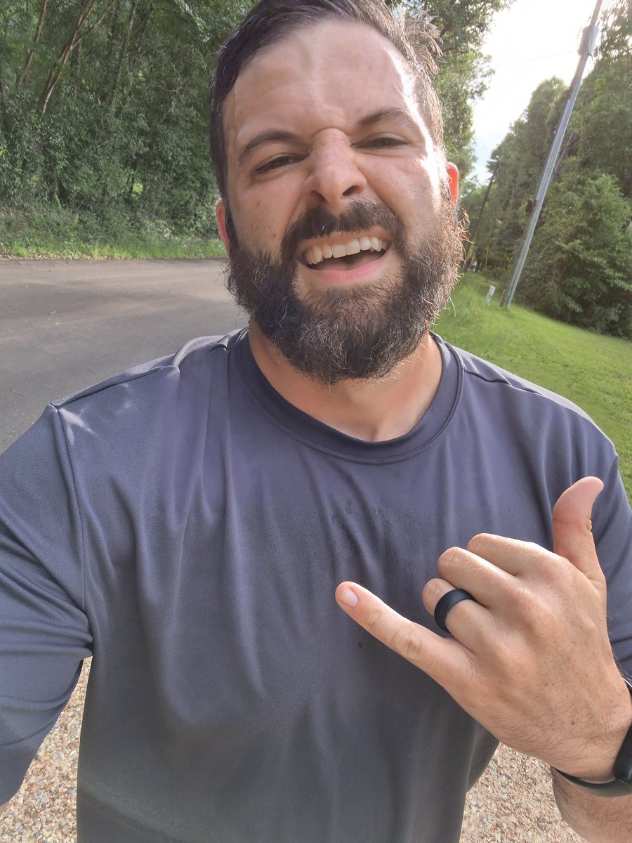 RealSlothSlayer's tweet photo. I don't normally for speed during the summer heat here on the coast, but I made an exception today for a 5K run.
Despite the heat and humidity, I ran it in 24:57
What was my motivation?
We're having pizza tonight 😁
Supper time! (Don't judge how much I eat tonight)
Let's go! https://t.co/zPEYvppU92