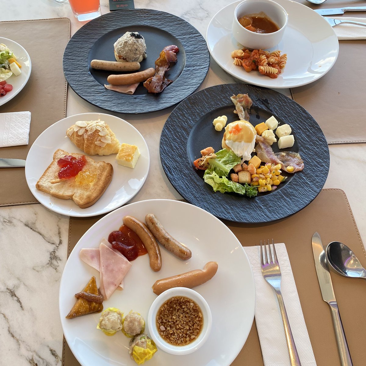 Blueterbear's tweet photo. กู้ดมอนิ่ง
ทานอาหารเช้ากันด้วยน้าาาา ☀️🥪🥐🍝

ใครเห็นโพสต์นี้ ขอให้ตื่นมาอารมณ์ดีทั้งวัน😊 https://t.co/LlpMvzQDtD