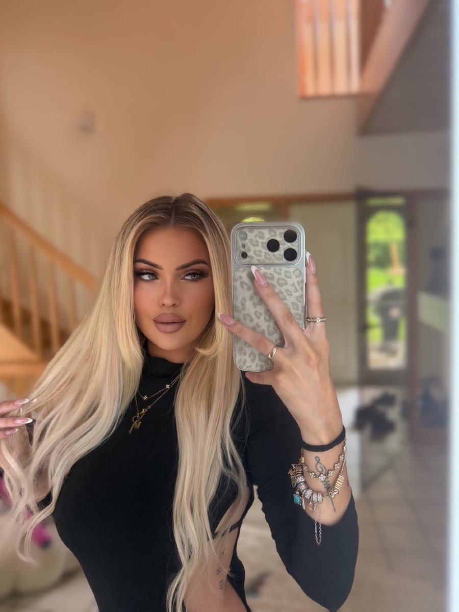 Reine_Inaya5's tweet photo. Ta soif est bruyante, mes exigences plus bruyantes encore 🫦

Like 👍 et rt ce tweets 

 #domina #findom #moneymiss #moneyslave #feetgirl #paypig #cashmeet #slavery #goddess #findomgoddess #cuck #fetichiste  #slowdrain #gynarchie https://t.co/JTGV726sx5