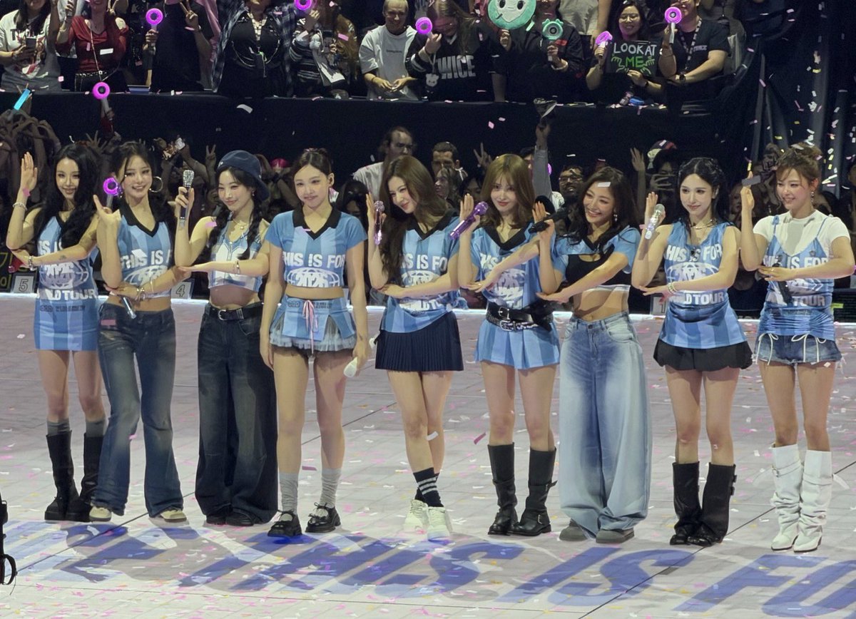 sc_8p1's tweet photo. Nayeon is the queen of spoilers, but she never does this with them 😭 I’m starting to think it’s a spoiler https://t.co/li8fVHyZrx