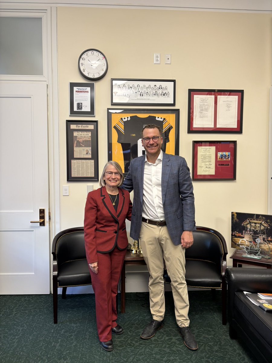 RepMMM's tweet photo. Nice meeting with Mills President Harry Tannenbaum to discuss innovative ways to reduce food waste and strengthen sustainability efforts. 

Mills’ manufactures machines that transform food scraps into nutrient-dense feedstock, creating value from materials that would otherwise go to waste. Mills works with households, restaurants, and grocery retailers, as well as with the EPA’s Feed It Onward initiative to help reduce waste and support agriculture 🐮🌾