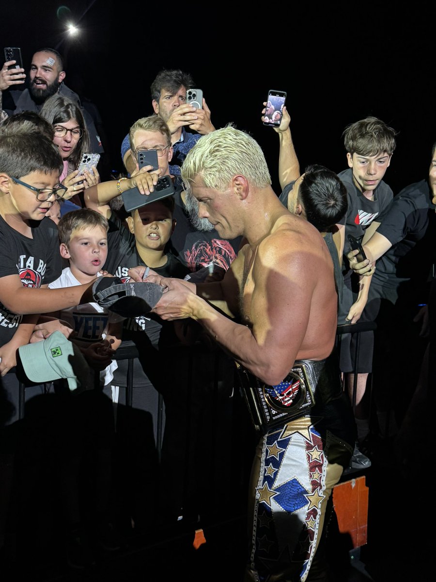 jesmm03's tweet photo. @CodyRhodes was absolutely fantastic!! I hope to see all of them again soon!

#WWELisbon #WWE https://t.co/hnqXCYsnOq