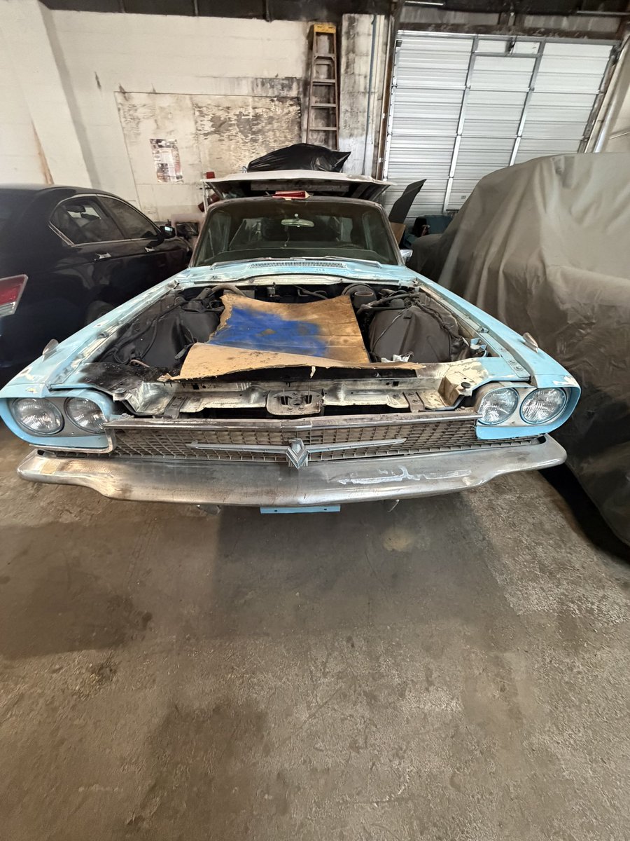 ayedeav's tweet photo. These barn finds go crazy https://t.co/q4E0Dt0xFV