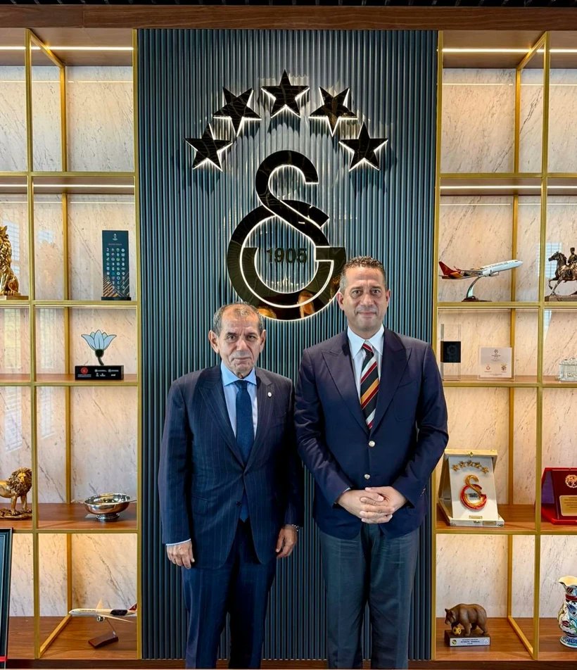 06FenerSol's tweet photo. Ali Mahir Başarır:
-Maalesef ki devlet içerisinde bir yapı var.
-Siyaset kurumu demiyorum, gruplar demiyorum, milletvekilleri demiyorum.
-İstihbaratın da içerisinde bulunduğu bir yapının maalesef ki siyaset kurumuna çok ciddi zarar verdiğini, müdahale ettiğini görüyoruz.

Ali Mahir Bey'in YAPI'yı kabul edip onu zikretmesi bizler açısından sevindirici ancak her yerde olan YAPI'nın futbolda olmaması biraz garip değil mi? @alimahir