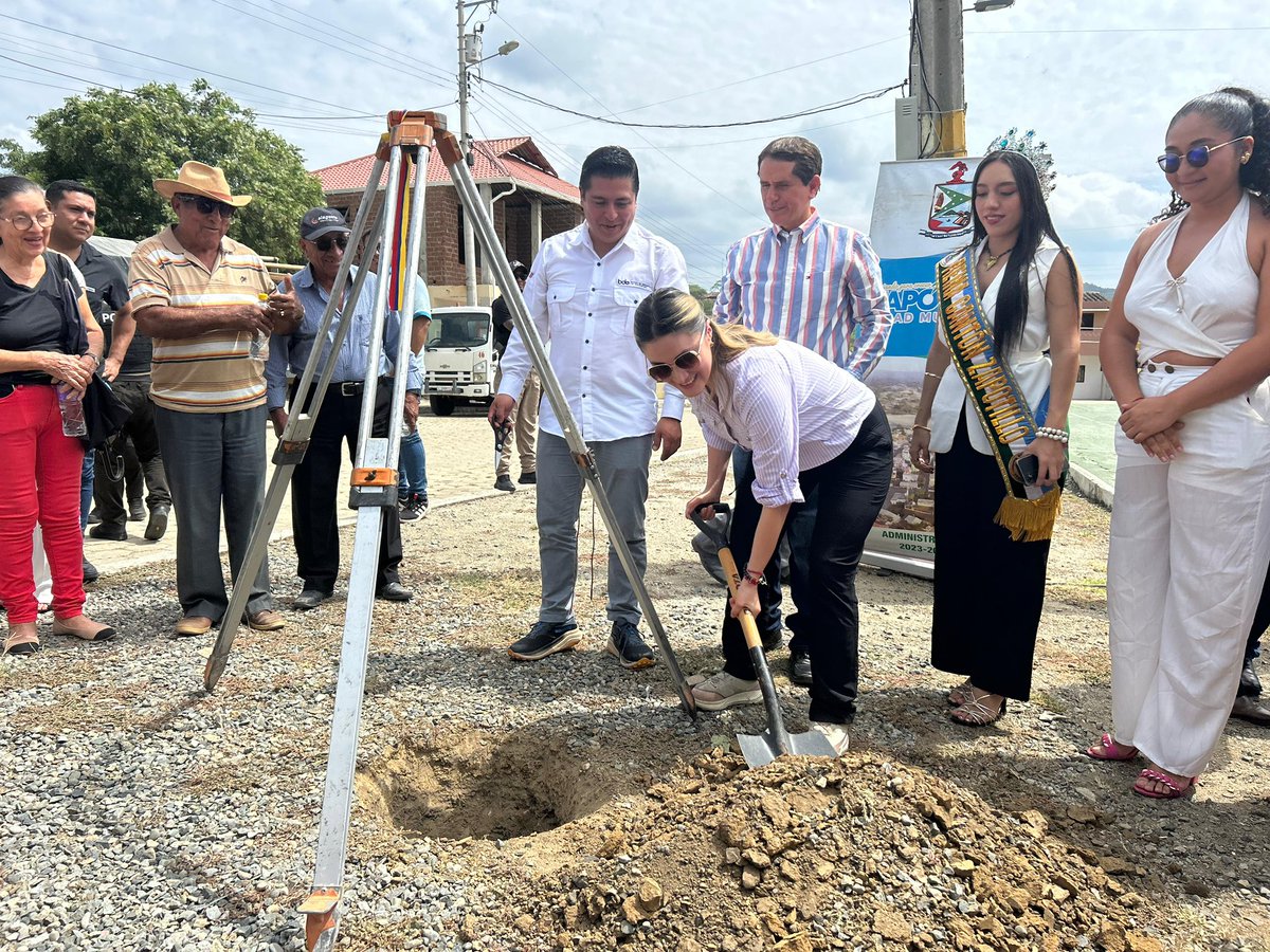 GoberLoja's tweet photo. “El Gobierno del presidente, @DanielNoboaOk, trabaja en territorio articulando obras que saldan deudas históricas. Este proyecto garantiza salud para más de 700 habitantes, impulsa el turismo de los guayacanes y genera 57 empleos”, enfatizó, @AlexandraMJaraM, gobernadora de #Loja https://t.co/pEJbaLXn1D
