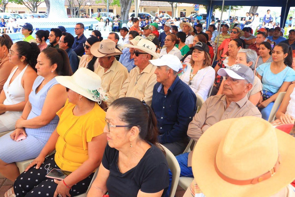 GoberLoja's tweet photo. “El Gobierno del presidente, @DanielNoboaOk, trabaja en territorio articulando obras que saldan deudas históricas. Este proyecto garantiza salud para más de 700 habitantes, impulsa el turismo de los guayacanes y genera 57 empleos”, enfatizó, @AlexandraMJaraM, gobernadora de #Loja https://t.co/pEJbaLXn1D